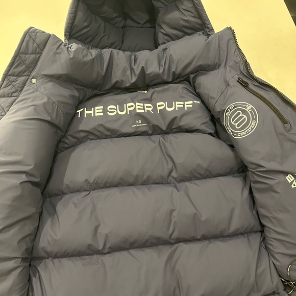 Aritzia Super Puff - Shorty 
Size XS
Colour: Navy Blue - Picture 2 of 6